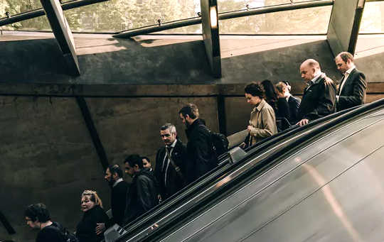 Should You Stand Or Walk On A Escalator? Left Side, Right Side?